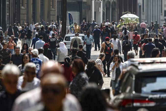 Na batalha pelas 40 horas trabalhadores ganham as ruas